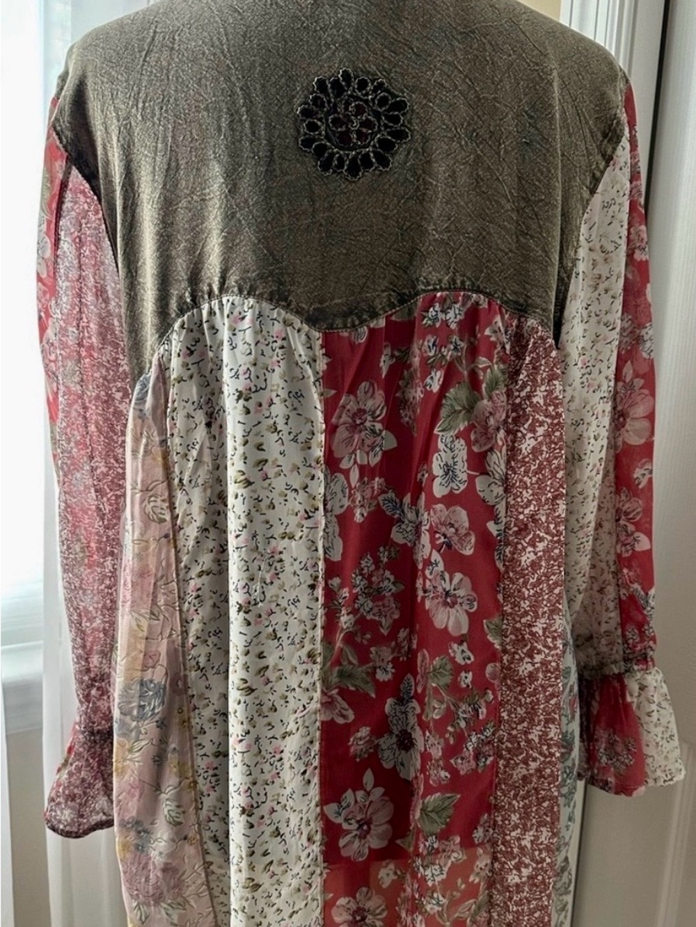 🌿🌸 Young Threads Boho Patchwork-look Floral Embroidered Blouse - Pink Multi 🌿🌸 - Picture 6 of 9